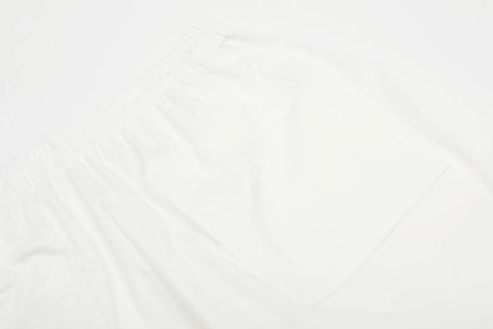 P166 💰 "Top quality" Style number: 1102# [Ralph Lauren Paul small label war horse basic classic shorts] ✅Ralph Lauren Ralph Lauren dopamine war horse small label outdoor shorts ✅Summer fresh, classic and versatile drawstring basic classic shorts ✅Lazy style must-have item The upper body has a fresh feeling ✅Nylon silk floss is smooth and soft, highly breathable and not stuffy ✅Specialized for platform live broadcast, wholesale entity, summer running volume ✅Simple and easy to match, light American style, super great ✅Standard for summer, small and sexy is YYDS, a must-have for petite girls. Size: S-L #Elastic waistline can be stretched. Color: Black, White, Light Blue, Off-white, Pink, Light Green, Khaki